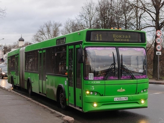 Псковские городские автобусы будут ходить только утром и вечером
