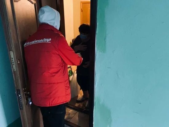 Крымские волонтеры помогают пожилым людям и маломобильным гражданам