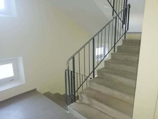 Как и чем моют подъезды на Смоленщине в условиях угрозы вируса