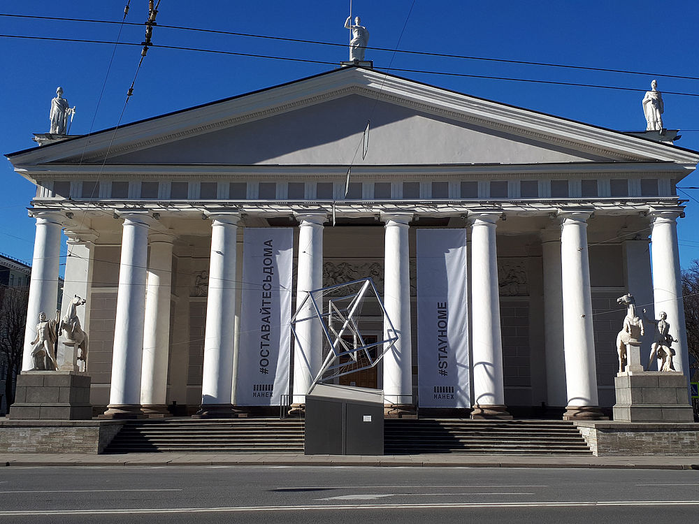 Санкт-Петербург опустел без толп туристов: кадры затихшего города