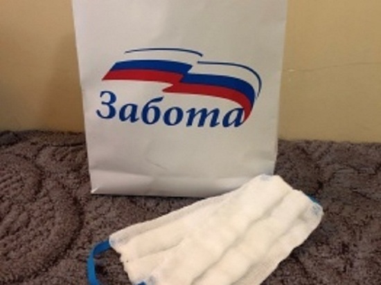 В Тарко-Сале шьют маски для пожилых на собранные депутатами деньги