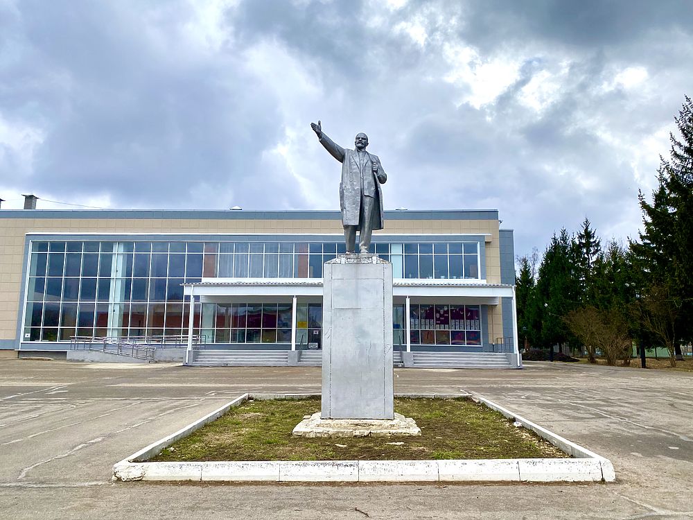 Фото поселка тульского. Памятник Ленину славный Тульская обл. Достопримечательности п Ленинский Тульской области. Посёлок славный Тульская область. Пос Тульский достопримечательности.