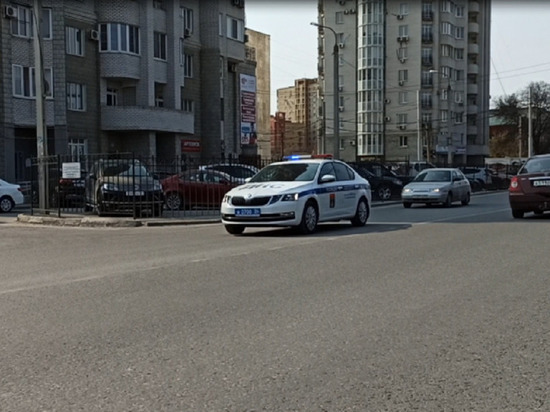 Полиция Волгограда оповещает людей по громкоговорителям о самоизоляции