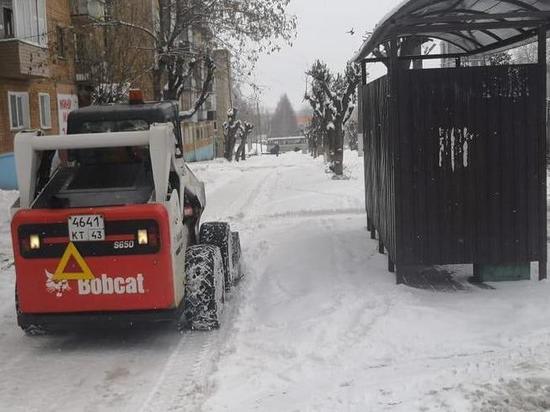 Дорожники намерены за сутки очистить Киров от снега