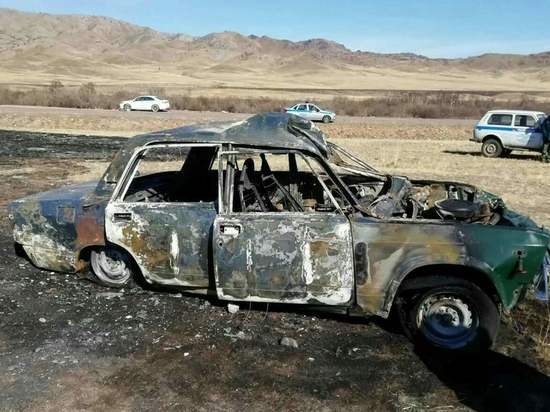 В Хакасии автомобиль столкнулся с коровой и сгорел