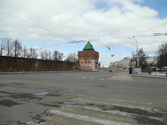 Прохожих и машин почти не осталось на улицах Нижнего Новгорода
