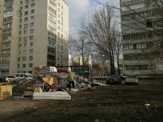 В Оренбурге площадки для мусора превращаются в свалки
