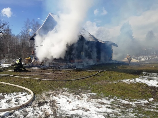 Два пожилых человека пострадали на пожаре в Ульяновском районе