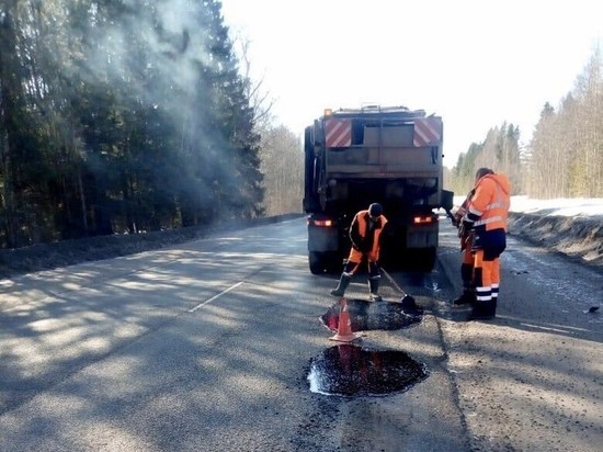 В Кировской области закончили отбирать подрядчиков на ремонт дорог