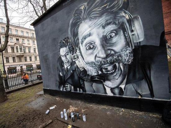 Коммунальщики замазали граффити с героями «Крутого пике»
