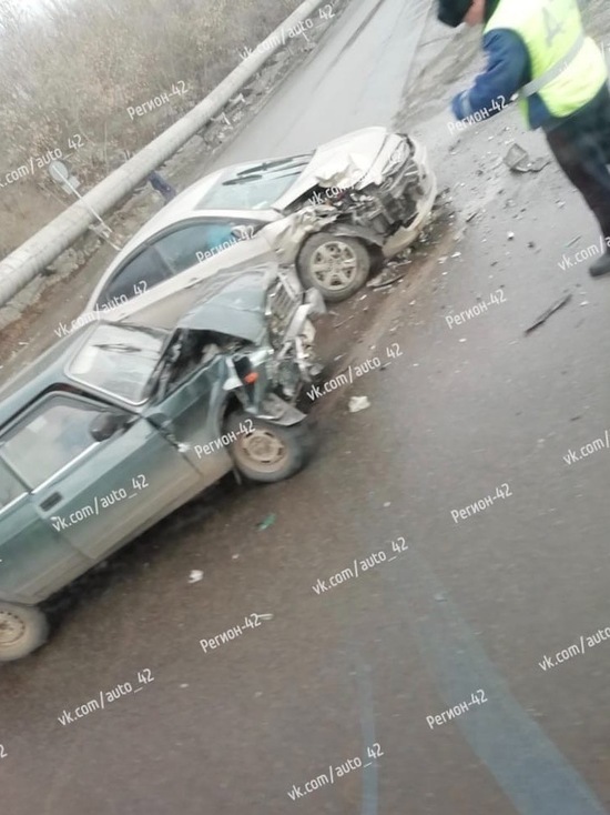 Серьёзная авария произошла рядом с Кузбасским мостом в Кемерове