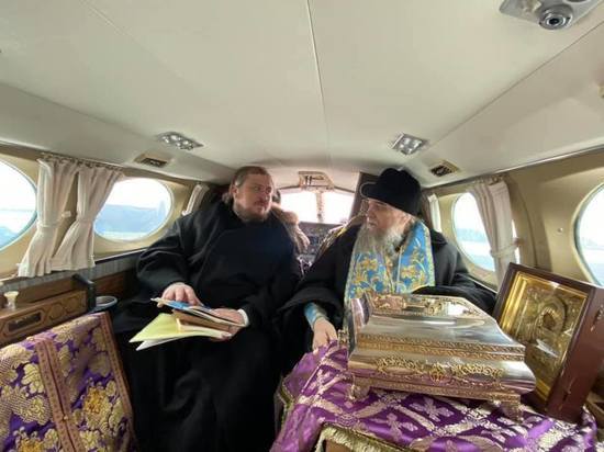 Ярославским священнослужителям пришлось оправдываться за полет с иконой