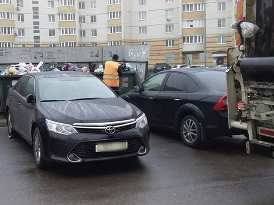 В Челябинске будут эвакуировать машины, создающие помехи для вывоза мусора