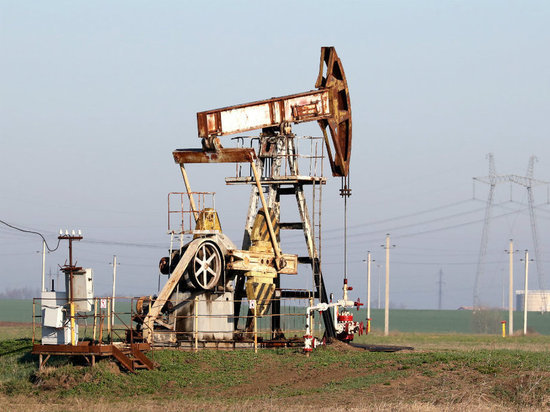 На фоне пандемии цена на нефть продолжает падать