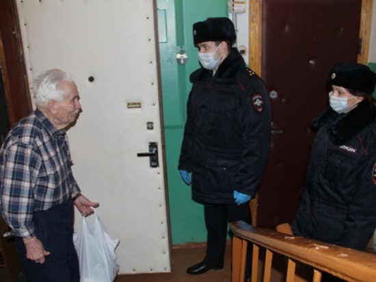 В Костроме полицейские оказывают помощь ветеранам и родственникам погибших сотрудников