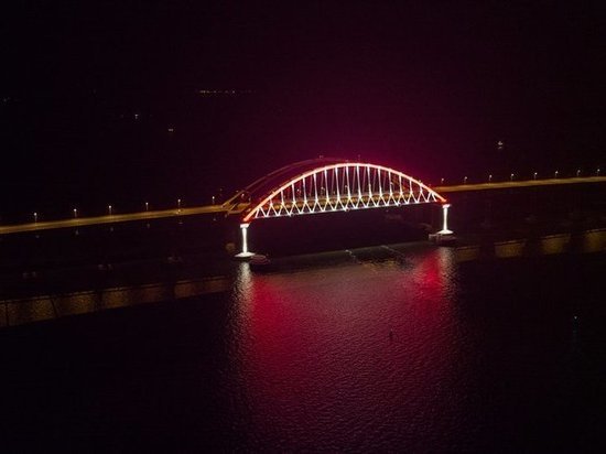 Транспортный поток на Крымском мосту снизился на 50%