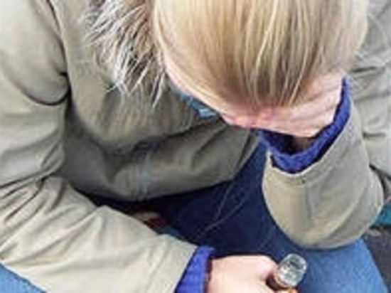 В Красноселькупе пьяная женщина укусила полицейского за палец