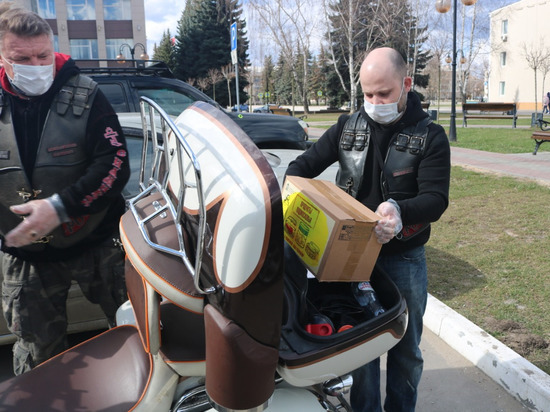 Мотоциклисты Серпухова помогают развозить продуктовые наборы пенсионерам
