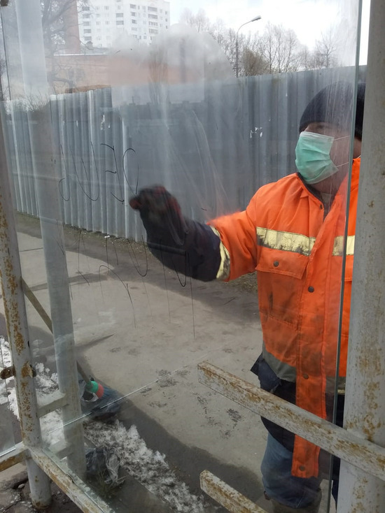 Коммунальщики Серпухова удалили десятки граффити за неделю