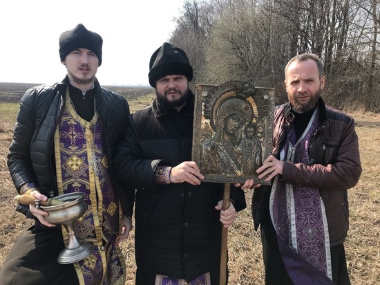 Священники Тульской области обходят крестными ходами райцентры