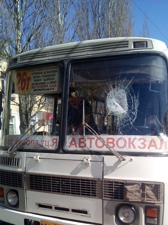 В Кемерове мужчина лопатой выбил стекла нескольким автобусам