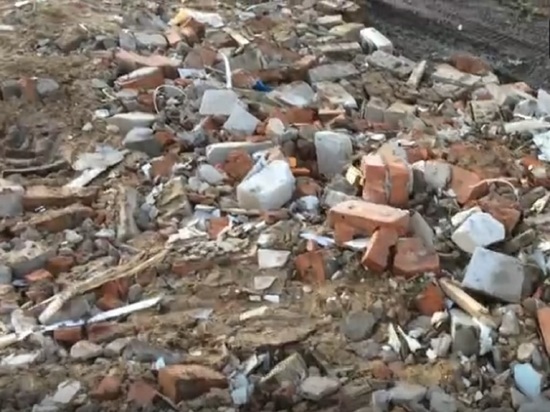 В Ярославской области дорогу «починили» строительным мусором