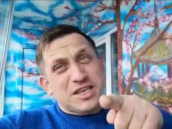 Житель Брянщины в самоизоляции искусно разукрасил свой балкон
