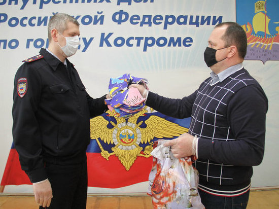Маска, я тебя знаю: костромские общественники передали маски детям полицейских