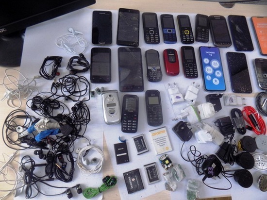 Десятки телефонов и кабелей пытались провезти в читинскую ИК-5