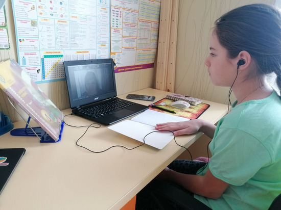 Школьники Ямала получили 11,5 тыс. нетбуков для учебы онлайн