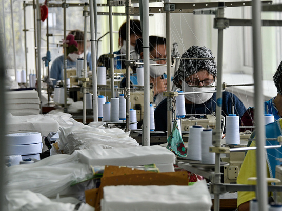 16 швейных фабрик на Кубани стали выпускать защитные маски