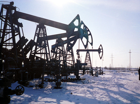Стороны попытаются договориться о сокращении добычи нефти, но без США это мало что даст