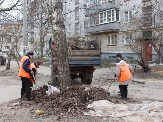 За сутки с улиц Йошкар-Олы вывезли почти 400 тонн грязи