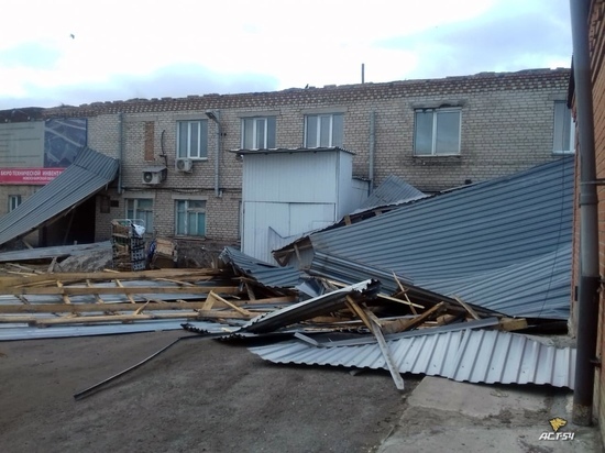 У пенсионного фонда в Новосибирской области сорвало крышу
