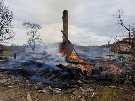 В Угранском районе практически моментально полностью сгорел жилой дом
