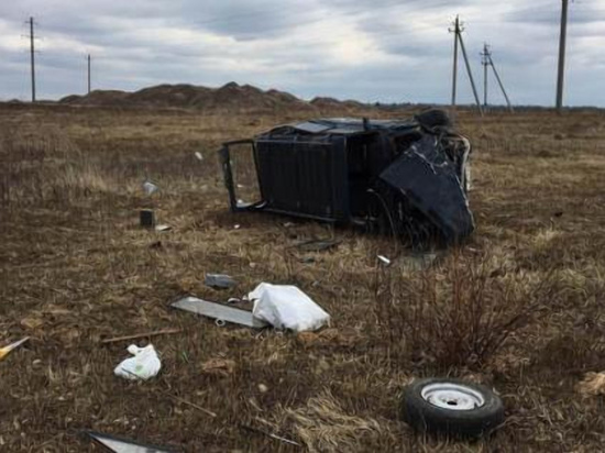 В Вяземском районе ВАЗ 21043 вылетел с дороги и перевернулся