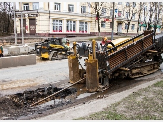 На Николаева в Смоленске укладывают подземные коммуникации