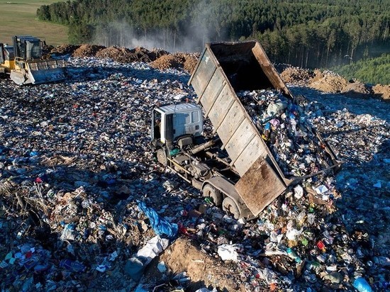 В Тверской области предприятие сбрасывает отходы рядом с многоквартирным домом