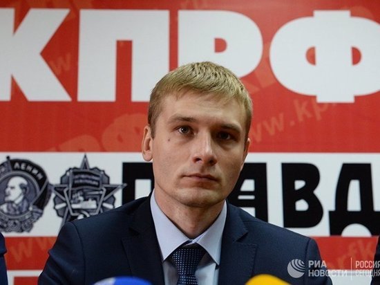 Однопартийцы Валентина Коновалова хотят отправить его в отставку