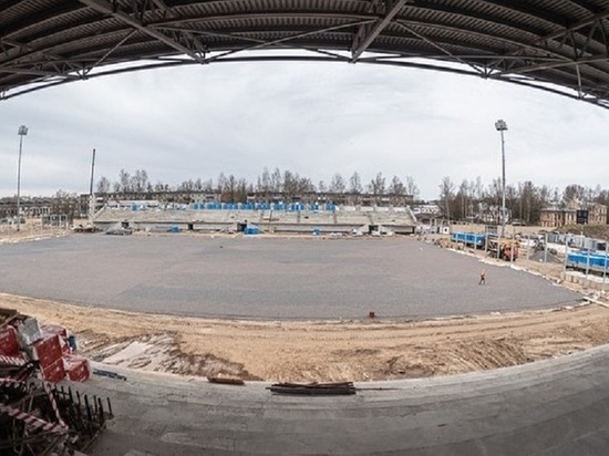 Псковский губернатор проверил, как ремонтируют дороги и стадион