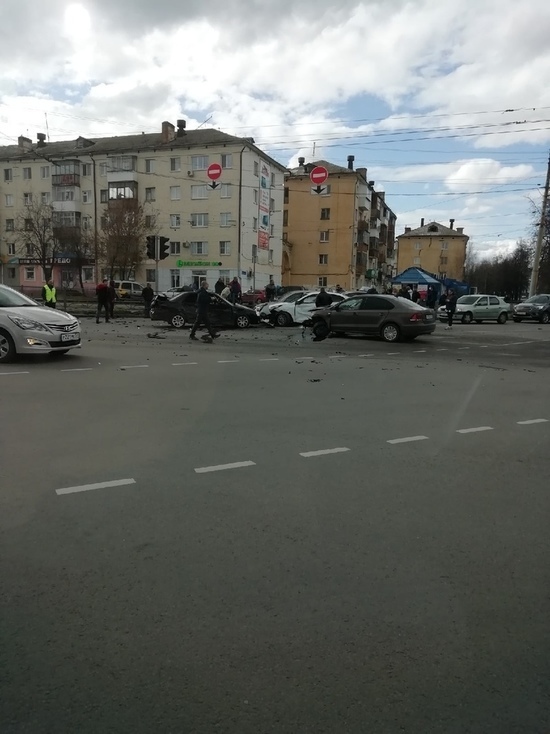 На орловском автовокзале столкнулись несколько машин