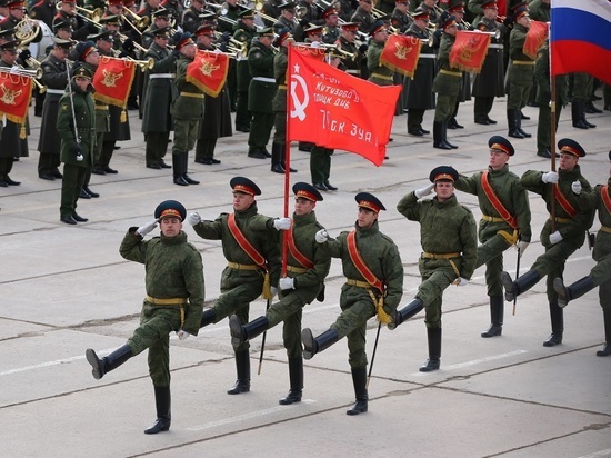 В Кремле пообещали обязательно провести парад Победы