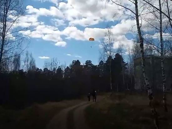 В Брянске сняли на видео нарушившего самоизоляцию парашютиста