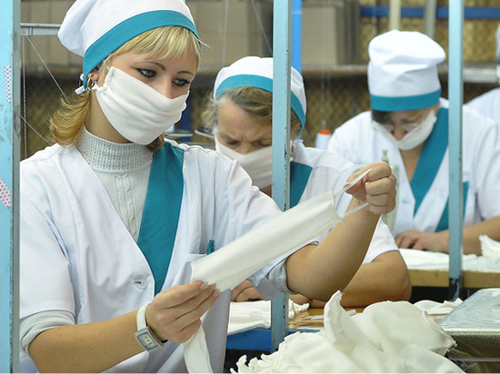 Первый кубанский предприниматель получил льготный кредит на производство медицинских масок