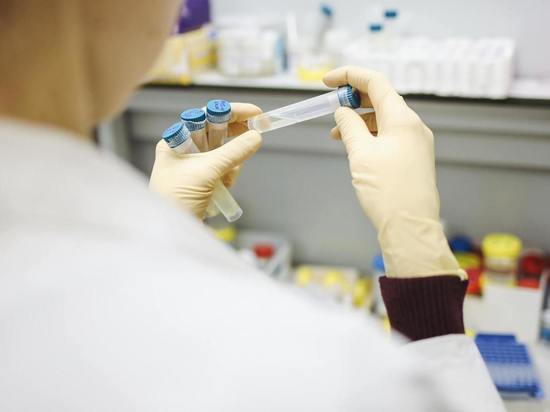 Почему разработанная вакцина от коронавируса недоступна: тестировать могут 10 лет