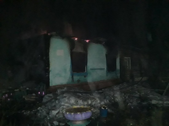 Пожилые супруги погибли на пожаре в кузбасском посёлке