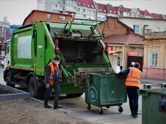 В Саратовскую область дополнительно поступило 36 единиц мусоровывозящей техники