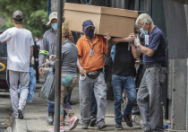 Трупы на тротуарах, вереница картонных гробов, местные жители, взывающие в отчаянии о помощи… Эти видеокадры, сделанные в городе Гуаякиле, в Эквадоре, облетели весь мир