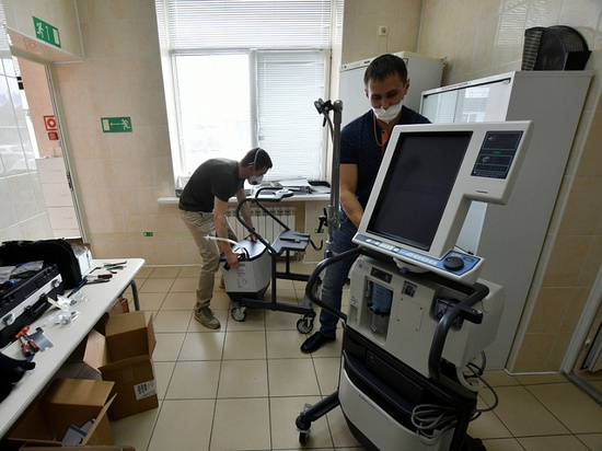 В кубанские больницы завезли 12 новых аппаратов ИВЛ