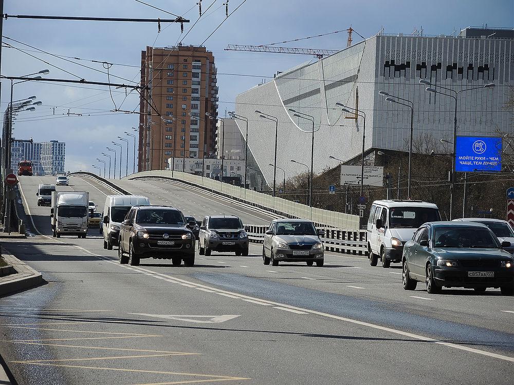 Кадры Москвы после введения пропусков: машин больше, чем пешеходов 